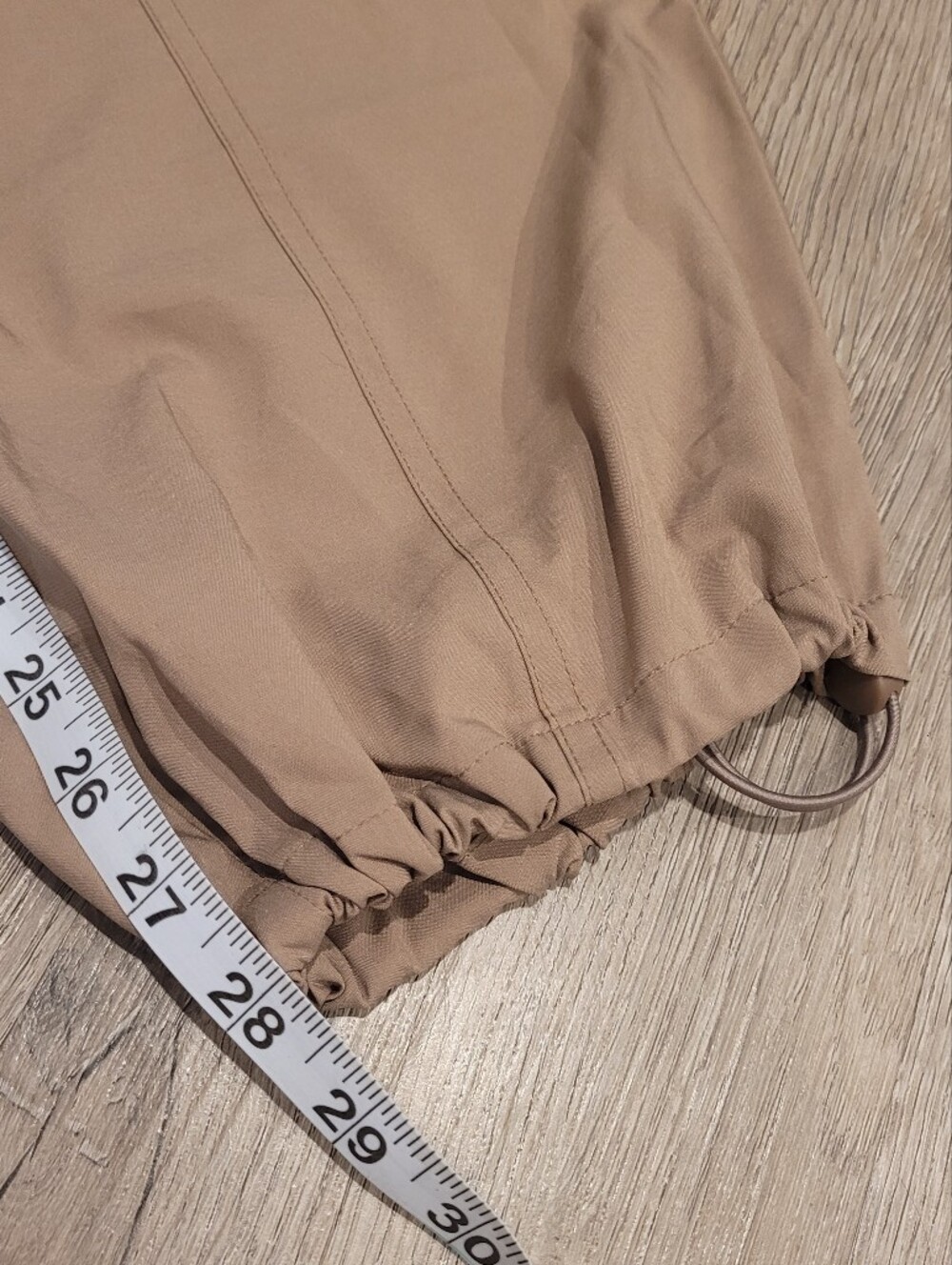 NWT GapFit Runaround Parachute Pants Tan Taupe Brown Size M Athleisure - Picture 11 of 11